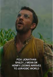 No creature alive or rebirthed can resist the charm of Jonathan  Bailey😍🦖🦕 #jurassicworldrebirth #jurassicworld #jonathanbailey  #drhenryloomis