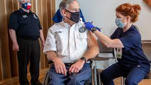 Abbott, who is fully vaccinated, is not experiencing any symptoms and is isolating at the governor's mansion. Cz4zhtpq 3dphm