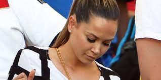 Born in mannheim and raised in bürstadt, capristo was first exposed to singing and dancing competitions in 2001, when she won kiddy contest. Mandy Capristo Mit Emotionalem Statement Nach Hochzeit Von Ex Ozil Mopo De