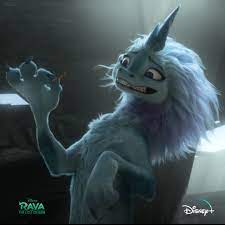 She has two horns at the top of her head, patterned with an intricate design. Raya And The Last Dragon Auf Twitter More Disneyraya Less Jackfruit Jerky Stream Raya And The Last Dragon On Disneyplus Https T Co 0sm0l3ndfv Twitter
