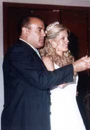 Su papel en yo soy betty, la fea le permitió ser nominado como mejor actor de reparto para los premios tvynovelas, en 2001. La Protagonista De Betty La Fea De Boda Con Sus Companeros De Serie
