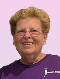 Donna Weil's Instagram, Twitter & Facebook