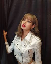August 2016 als lisa, zusammen mit bandmitgliedern jennie, jisoo und rosé als blackpink mit der ep square one. Everything You Need To Know About Lisa From Blackpink