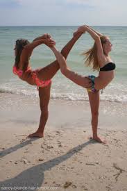 I Would Love To Do This At The Beach With A Friend Gymnastics Poses Friends Photography Best Friend Photography