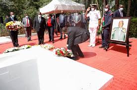 Kenya's president uhuru kenyatta extended warm reception for her in his palace. President Uhuru Kenyatta Leads Kenyans In Giving Former Cabinet Minister Simeon Nyachae A Heroic Send Off Kenya Latest News Now Kenya Breaking News Kenya News Today