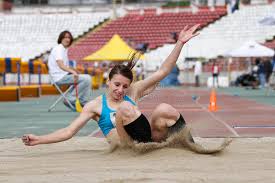 Aquí os dejo un vídeo del salto de longitud femenino del campeonato del mundo de daegu de 2011, con el salto de darya klishina, quien obtuvo la séptima posición. 1 895 Triple Salto Fotos Libres De Derechos Y Gratuitas De Dreamstime