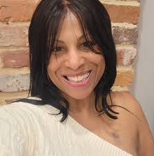 gezellerenee went viral courtside in 2024 serving face, elegance &  tennis-core 🎾 She's back at the US Open in 2025, looking just as  effortlessly gorgeous 🥰 Swipe 👉🏿 #DSWStyle #DSWBeauty #GezelleRenee  #TennisStyle #