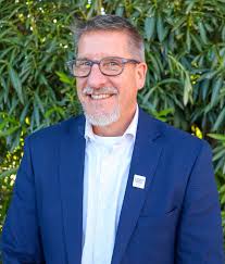 Douglas Hurst's Instagram, Twitter & Facebook