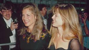 Linda hamilton's perfectly curvaceous figure is a thing of pleasurable interest and is surely an attractive side of her pleasingly appealing looks when we talk about her sexiness as a whole. Leslie Hamilton Freas Twin Sister Of Linda Hamilton Dead At 63 Entertainment Tonight