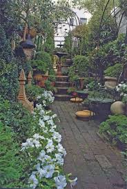 Italian Courtyard Because It S Wonderful Italian Garden Courtyard Gardens Design Courtyard Garden