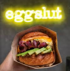 Eggslut is a chef driven, gourmet food concept founded in 2011. Conceptional Twitterissa La Restaurant Eggslut Has Opened Its First European Location In London Eggslut Has Turned Cooking With Eggs Into An Art Playing Into The Hyperspecialism Trend With Its Simple Menu And Tasty