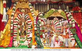 There are an estimated 33,000 sculptures that are within the corridors. Madurai Meenakshi Amman Temple Startseite Facebook