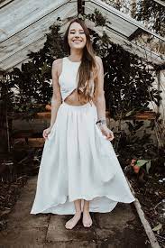 Check spelling or type a new query. Modernes Brautkleid Dhalia Mit Cut Outs Und Einem Bauchfrei Etsy