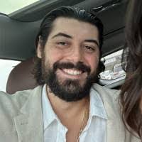 Karen Alessi's Instagram, Twitter & Facebook