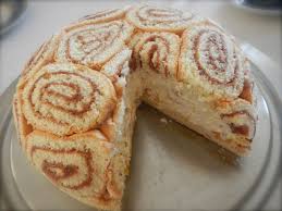 Unser rezept hat eine wunderbar cremige füllung und außen einen besonders luftigen biskuitteig. Sonja Backt Mit Oma Kuppeltorte Sarah S Backblog