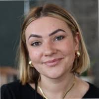 Phoebe Perry's Instagram, Twitter & Facebook