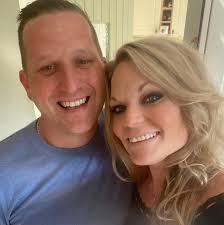 Looking for a mobile beautician who is happy to travel to my home for a  pamper party of around 4/5 ladies. Someone who does pedicures, manicures  and facials. If you do massages