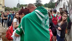 Conoce la principales noticias de accidente aereo en directo hoy 05 de marzo en un solo lugar. Accidente Aereo Colombia La Tragedia Aerea Del Chapecoense Fotogaleria Internacional Cadena Ser