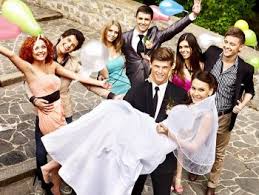 Die trägt die freundin ein hübsches brautkleid oder der freund einen schicken anzug, steht vermutlich bald ein freudiges ereignis im leben dieser person bevor. Schick Zur Hochzeit Als Gast Hochzeitsmode Fur Gaste
