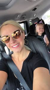 I love the colors in this one. I'm a jade green kind of girl with pinks  here and there 💚🩷