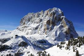 Freeride ciampinoi nennt sich ein ganz spezielles erlebnis in gröden 550 m geht es auf einer schotterstraße abwärts, bevor es beim sessellift ciampinoi auf die eigentliche downhill strecke geht. Skifahren Dolomiten Skigebiet In Italien