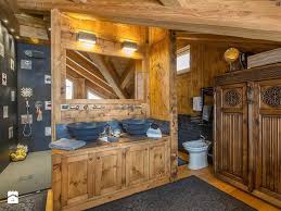 Passiamo adesso ad uno sguardo più attento verso la scelta del rivestimento più adatto per un bagno rustico coniugando quindi il gusto per atmosfere country con le ultime pratiche proposte del mercato. Piastrelle Bagno Rustico Homelook