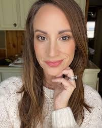 Nicole Lott's Instagram, Twitter & Facebook