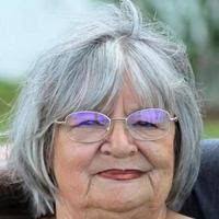 Lyndsi Brown's Instagram, Twitter & Facebook