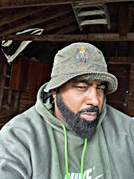 Hi y'all!. I'm drinking my beet smoothie. I reside hybrid in Philly and the  Caribbean. Trying to live more