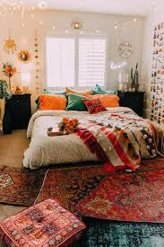 Walau bisa saja duduk di tempat tidur atau karpet, tapi keberadaan kursi di. 7 Dekorasi Karpet Lantai Kamar Tidur Bikin Suasana Makin Nyaman