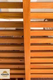 Simetria E Funcionalidade Pergolado Deck E Painel Ripado De Madeira Combinado Com Forro De Palha Painel De Madeira Ripas De Madeira Pergolado De Madeira