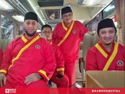 Innalillahi wa inna ilaihi rajiun, telah wafat syekh ali jaber, saya sedang menuju rs yarsi jakarta pusat, kata habib abdurrahman. Selamat Usai Ditikam Ustaz Yusuf Mansur Unggah Foto Syekh Ali Jaber Pakai Baju Tapak Suci Indozone Id