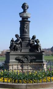 The palais marcolini, which dates from the baroque period, has been much altered and is now the district hospital. Bruhlscher Garten