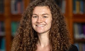 Stephanie Hunter's Instagram, Twitter & Facebook