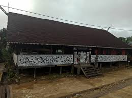 Rumah adat jawa tengah masyarakat suku jawa mengenal beragam desain hunian dalam. Rumah Adat Lamin Di Kalimantan Timur Pariwisata Indonesia