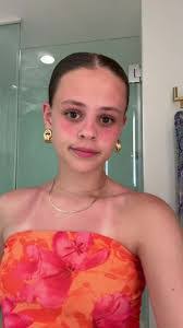 Leah Burgess's Instagram, Twitter & Facebook