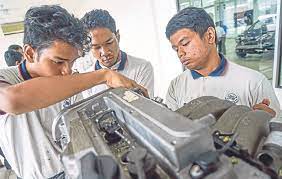 Bekas jurutera proton projek kereta waja. 70 Peratus Amali 30 Peratus Teori