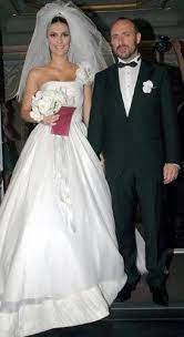 Güzellik kadınlar güzellik yüzler şarkıcılar ünlüler saç ünlüler sanatçılar gelinlikler. Halit Ergenc Berguzar Korel Wedding Dresses Dresses Wedding Veil Accessories