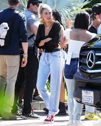 Kendall Jenner Hailey Bieber Willow Smith Tous Les Street Style Des Stars Au Festival De Coachella 2019 Kendall Jenner Coachella Vetements Kylie Jenner