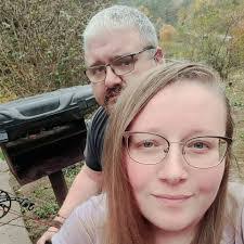 Joni Weaver's Instagram, Twitter & Facebook