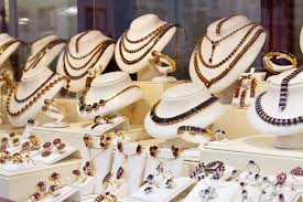 Tips for Selecting the Right Jewelry Store
