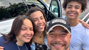 Y seguimos celebrando mi cumpleaños numero (..) con mi bella familia  @daniellareyes_oficial