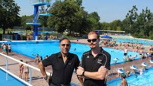 Freibad is a schwimmbecken located in reutlingen. Freibad Reutlingen Bademeister Im Reutlinger Freibad Bei Der Arbeit Sudwest Presse Online