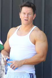 Actor mark wahlberg's official facebook page. Mark Wahlberg Mark Wahlberg Bringt Protein Shake Fur Bodybuilder Auf Den Markt Mark Wahlberg Bodybuilder Klatsch Und Tratsch