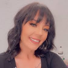 Amy Maple's Instagram, Twitter & Facebook