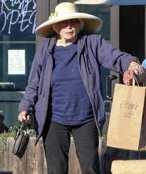 Shirley MacLaine, 91, enjoys lunch with friends as she makes a rare outing in Malibu. #ShirleyMacLaine Photos: Backgrid