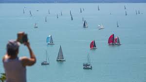 The kékszalag is the oldest round the lake sailing competition in europe. Eljott A Kekszalag Napja Sport A Teveben Infostart Hu