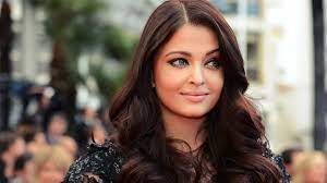 Hairstyles for round faces with curly hair. A Great Hairstyle Is One That Compliments Your Face Shape Indian Hairstyles Are Known To Make You Look Awesome More So If You Have Long Hair There Are Great Indian Hairstyles That