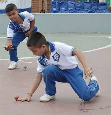 Los juegos tradicionales son aquellas manifestaciones lúdicas que se transmiten de generación en generación. Juegos Tradicionales De La Costa Bolinchas Juegos Tradicionales De Costarica Esta Tradicion Ancestral Se Trata De Una Celebracion Indigena Que Viene Desde La Conquista