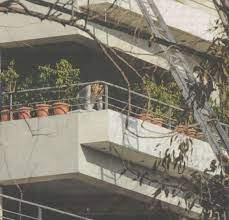 Η «ελένη» του ευριπίδη από το κθβε ξεκινά την καλοκαιρινή της διαδρομή. Elenh Foyreira Spyraggelos Lykoydhs Ayto Einai To Spiti Poy Stegazei Ton Erwta Toys